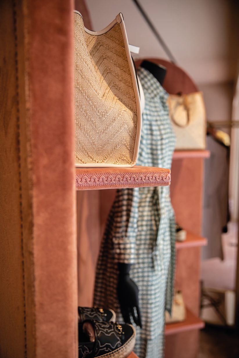 Sagola Interiors arredamento su misura per negozi